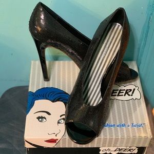 Oh... Deer! Black 🖤 sequin peep toe heels 👠